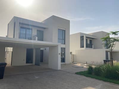 4 Bedroom Villa Compound for Sale in Dubai South, Dubai - Independent Single Row Villa 4 BD plus maid in 3.2M