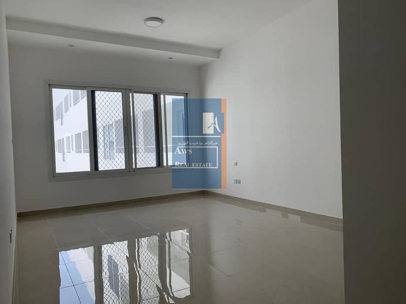 شقة في بناية عبد الواحد بن شبيب،أرجان 1 غرفة 42000 درهم - 5814156