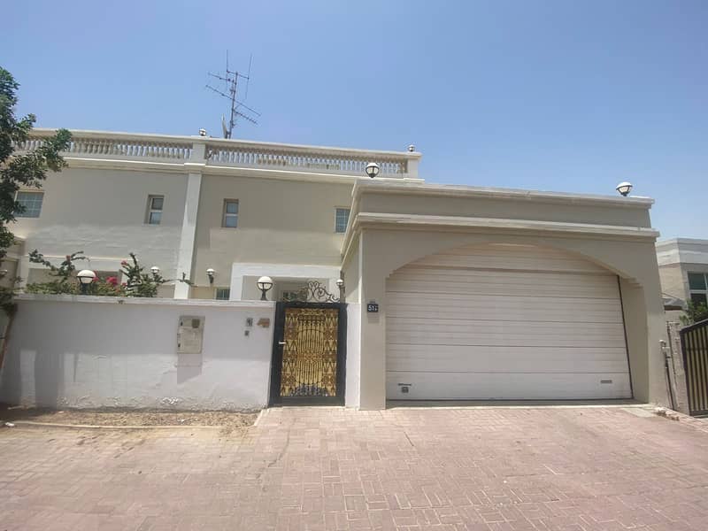 Amazing villa for rent in Al Garhoud 3 master bed room