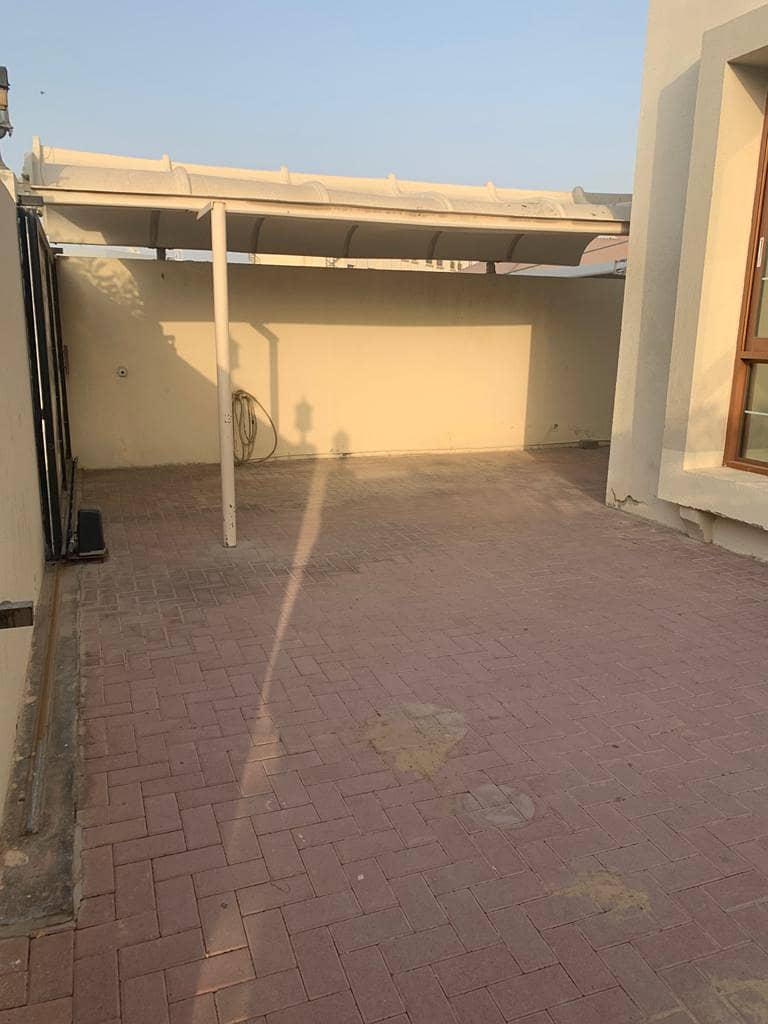 Just listed;4 B/R master;pvt garden;pvt entrance,