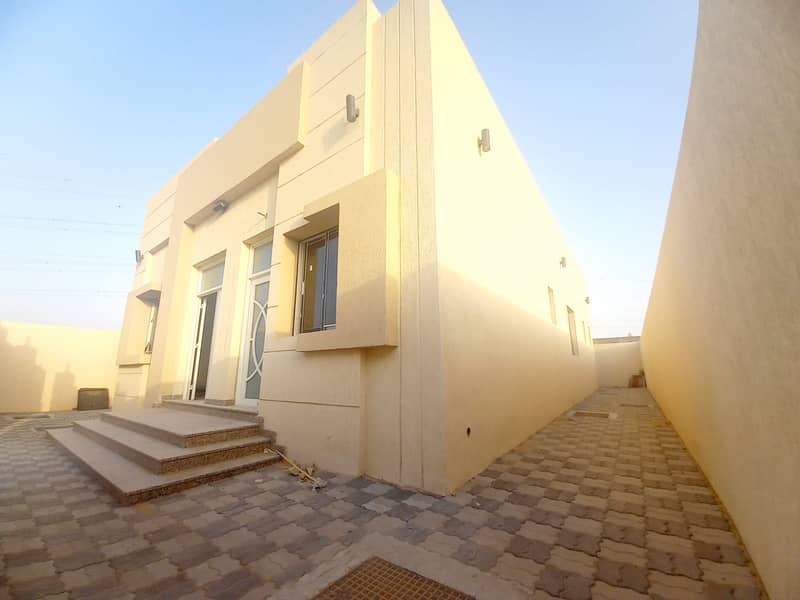 Villa at an opportunity price in an excellent location on the borders of Sharjah