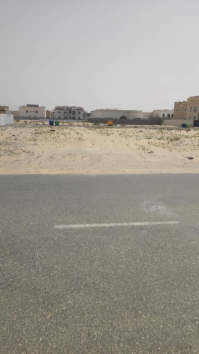 Plot for Sale in Hoshi, Sharjah - For sale residential land in Hoshi
  The land area is 10,000 feet
 Al-Hoshi