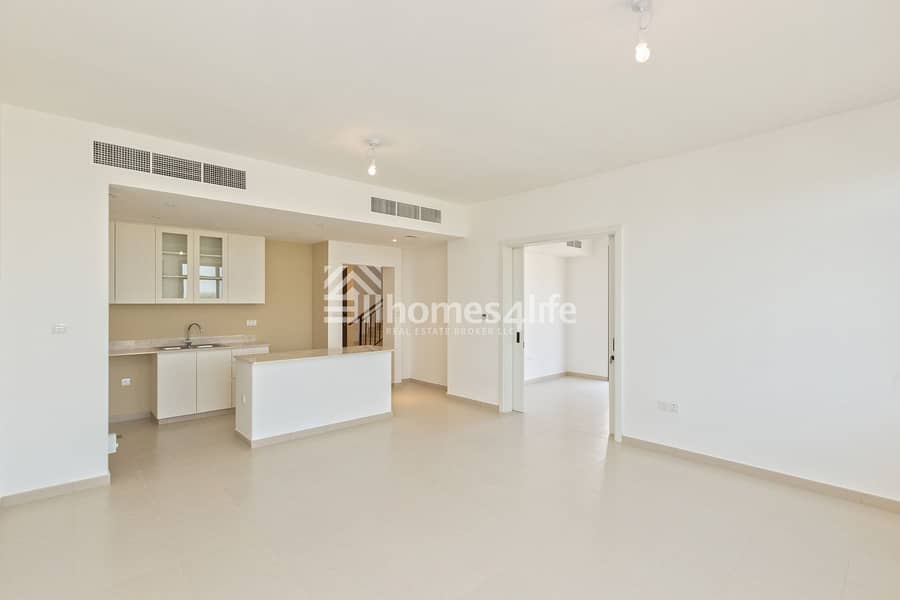 SINGLE ROW UNIT | CLOSE TO POOL AND PARK