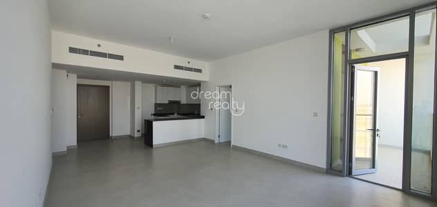 Vacant | Spacious Layout | Close to Retail | w/Balcony