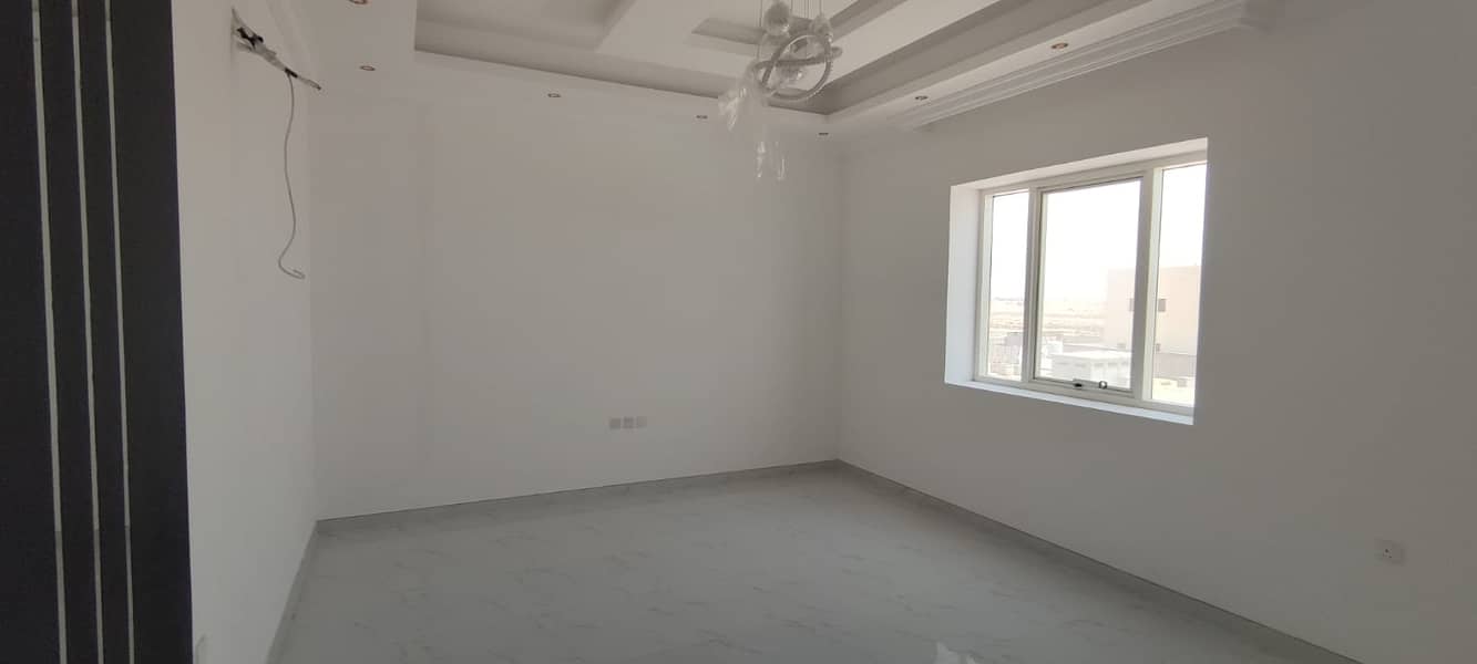 For sale villa in Ajman, Al Aliyah area Area 3000 sq Building area 3600 sq Consists of three floors first floor It consists of a hall, a large kitchen