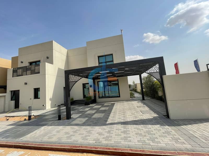 Villa 4 bedroom ready smart / corner / without service charge 5 years