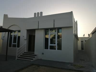 4 Bedroom Villa for Rent in Al Khan, Sharjah - For rent villa in Al Khan {Khalidiya}