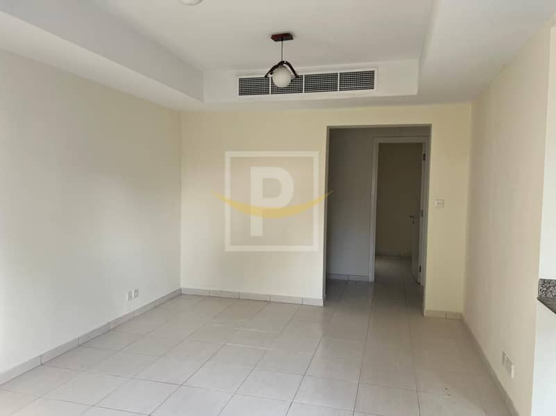 Springs 4M - 2Br. Upgraded Floor, Close to Park and Pool