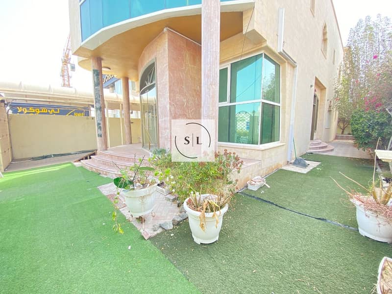 Main street Jumeirah Road Facing | Commercial 7Bed Independent Villa| Big Spacious