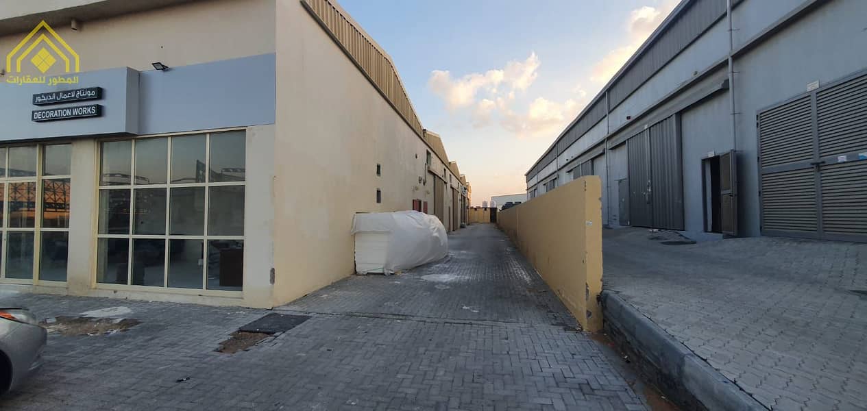 For rent closed Jabra 2,200 feet - location in Umm Al Quwain - Umm Al Thuob Industrial