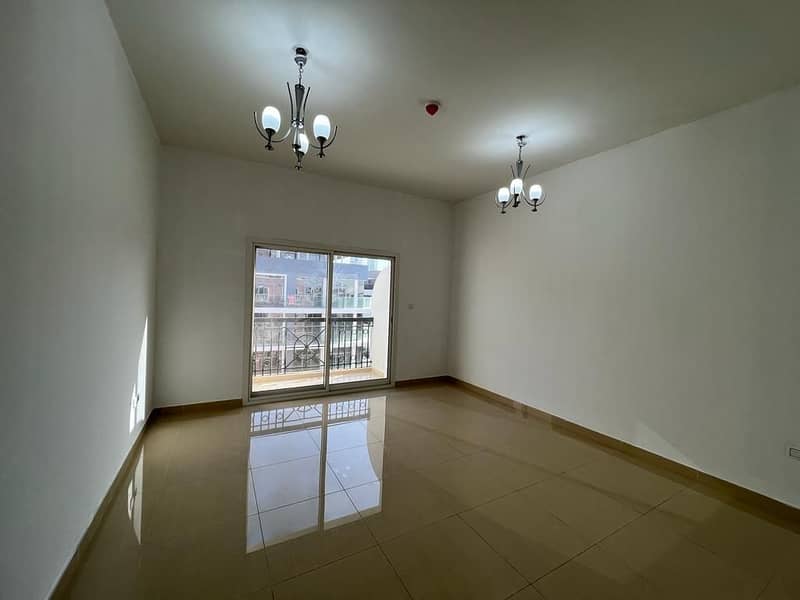 Specious Bright Modern Style Living Huge 1 Bedroom