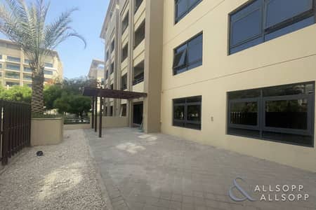 3 Bedroom Flat for Rent in The Greens, Dubai - Large Courtyard | Chiller Free | 3 Beds