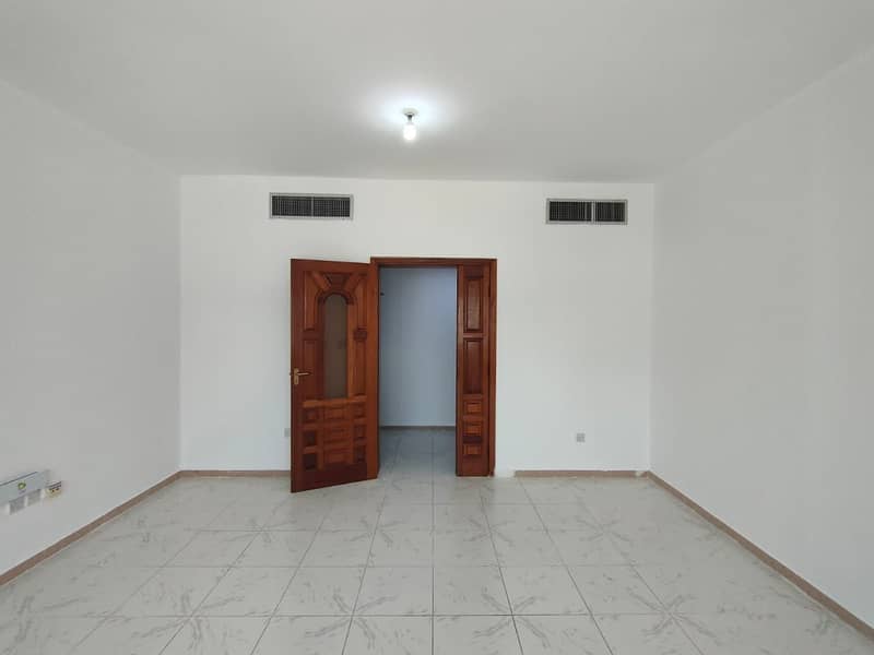 Квартира в Аль Халидия, 2 cпальни, 45000 AED - 5070871