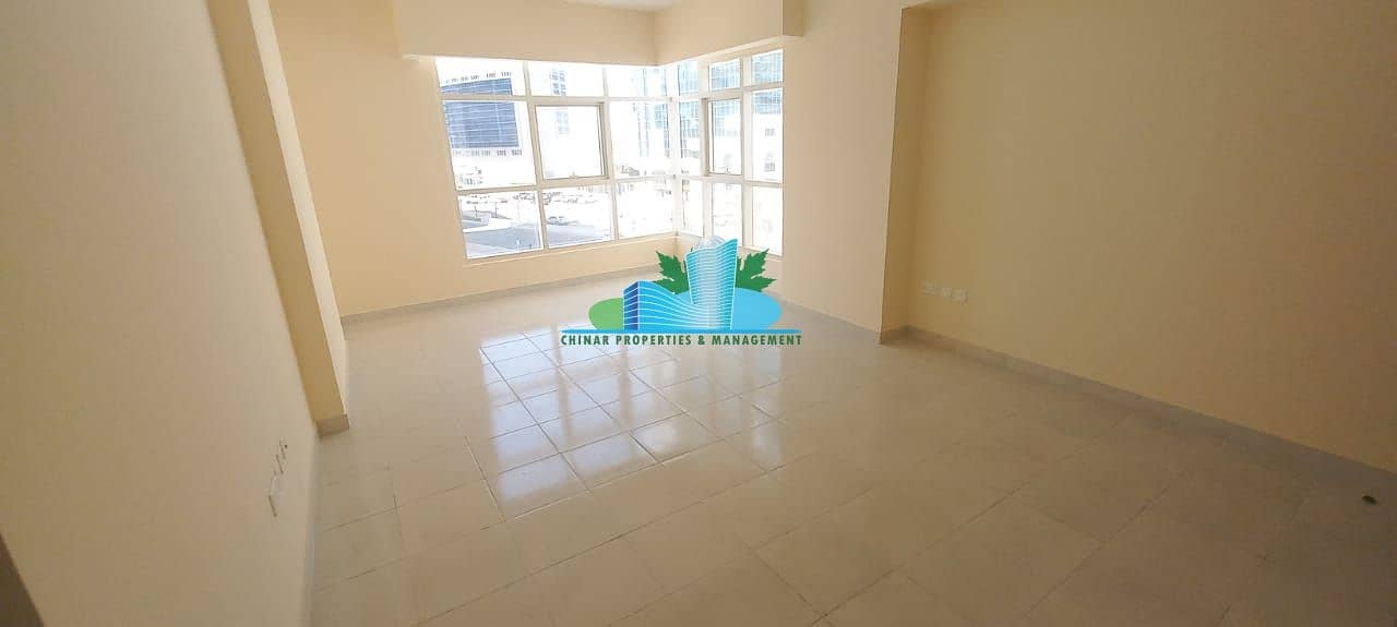 شقة في شارع الشيخ خليفة بن زايد 2 غرف 75000 درهم - 5903125