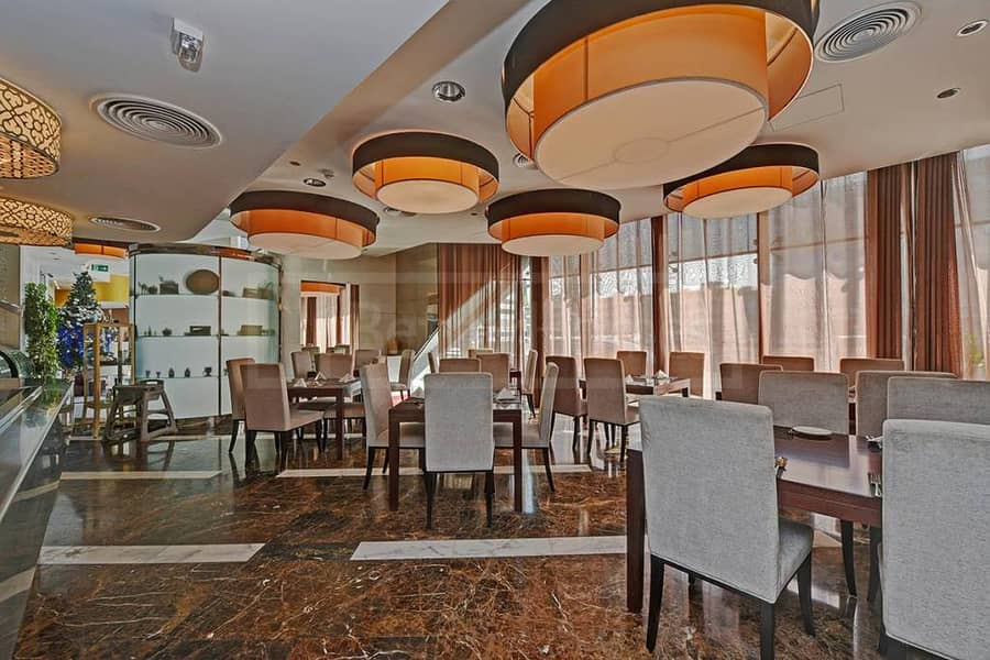 Prestigious complete restaurant in a majestic tower