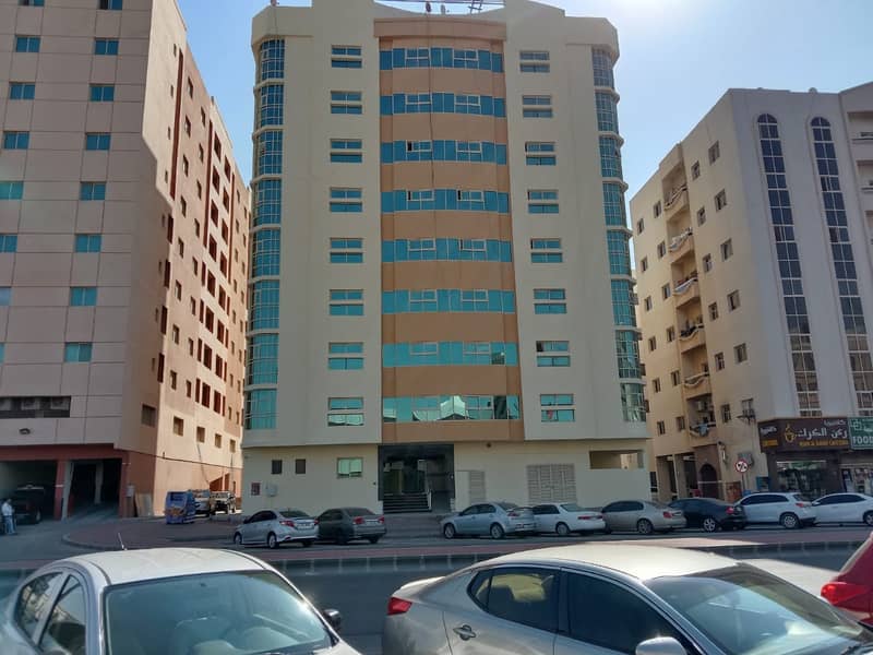 Selling for the building on the main street, fully leased in Al-Hamidiyah area, central air