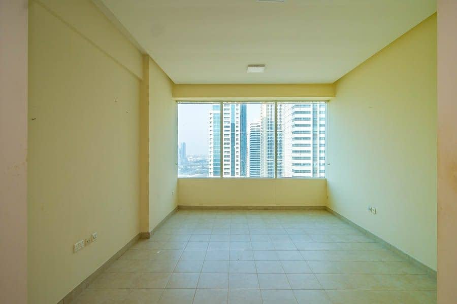 Marina facing unit. Low floor. Sh Zayed road view. .