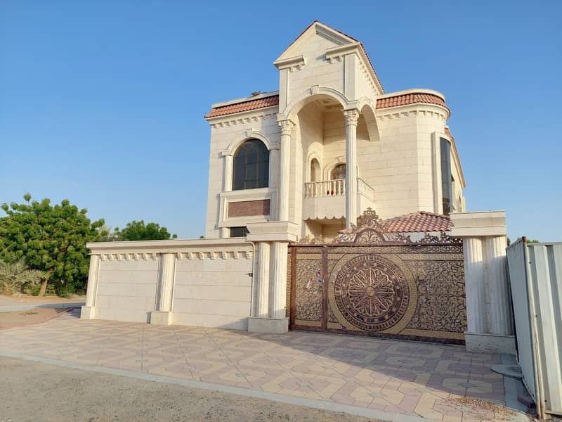 For sale villa, distinctive Arabic design, corner of two streets, freehold for all nationalities, the possibility of bank financing