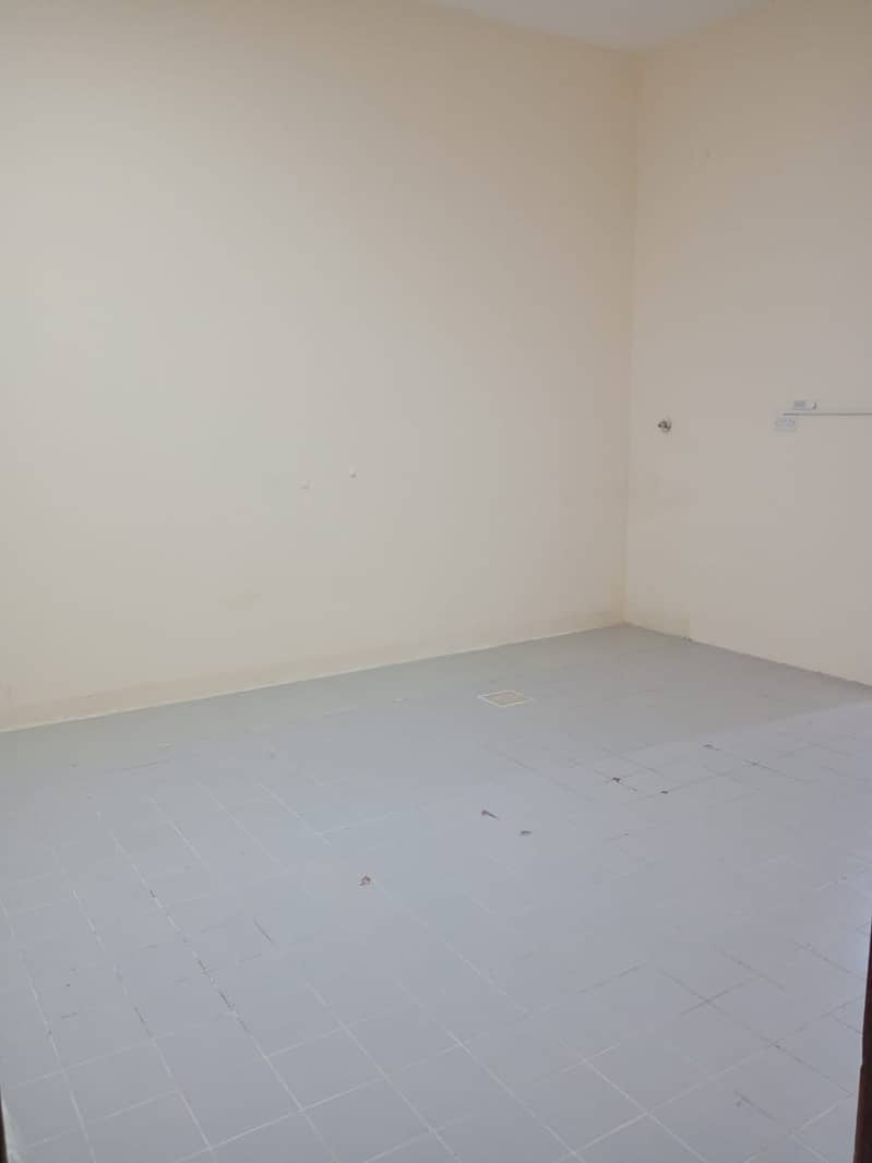 beautiful  studio for rent i have only 2200 AED