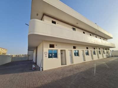 مبنى سكني 21 غرف نوم للايجار في منطقة الإمارات الصناعية الحديثة، أم القيوين - للايجار في ام القيوين سكن عمال في الصناعيه الجديده