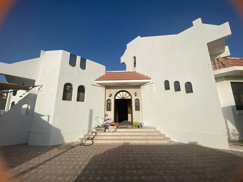 A large ground floor villa + 2 annexes for rent in ajman