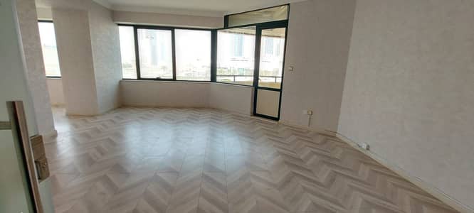 Office for Rent in Al Mamzar, Sharjah - Spacious Commercial Office with Decor
