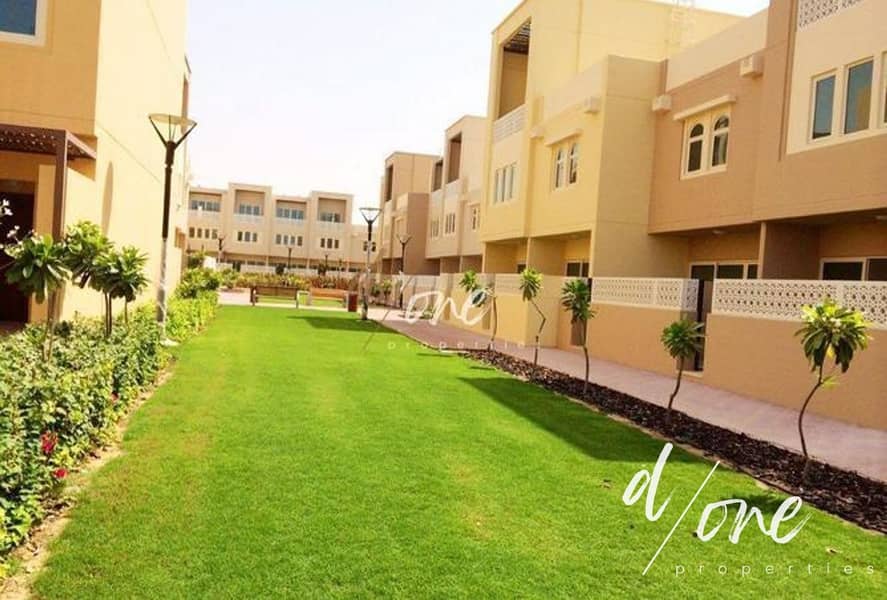 位于迪拜海滨区，巴德拉社区 3 卧室的别墅 63000 AED - 5927430
