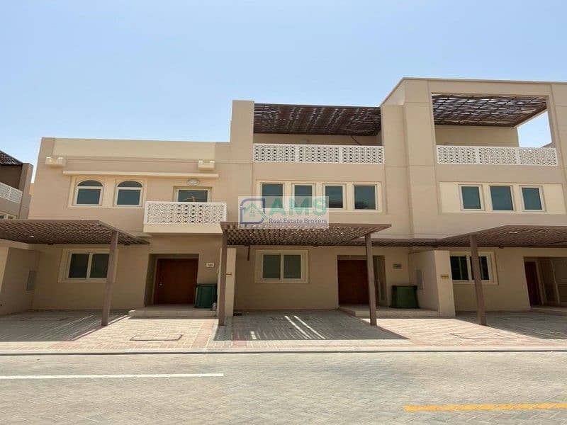 位于迪拜海滨区，巴德拉社区 3 卧室的联排别墅 900000 AED - 6054988