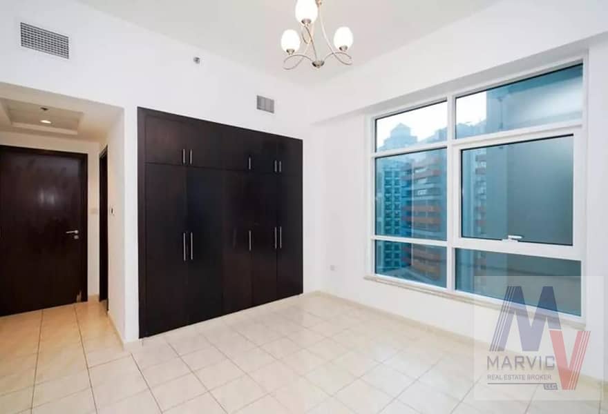 Spacious 3 Beds | Mid-Floor | Close to Metro Station