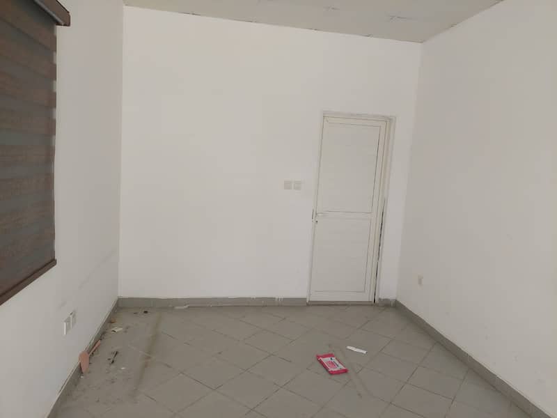 Al Warsan 30,000 Sq. Ft open yard with built-in offices and room