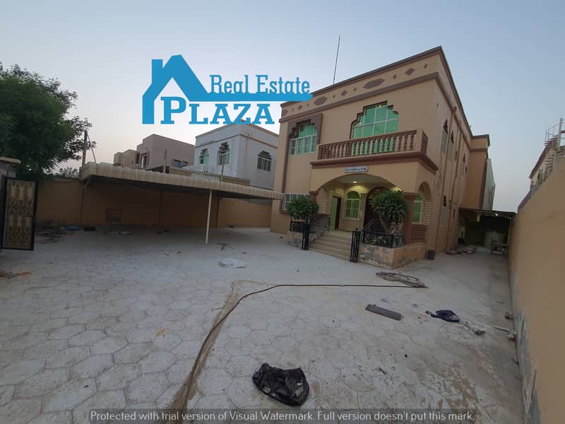 For sale villa, electricity, water, air conditioning and sanitation in excellent condition, very special location, close to the mosque and the garden,