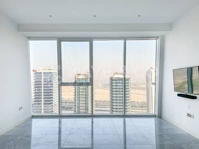 1 Bedroom Apartment for Rent in Business Bay, Dubai - Canal View | No Balcony | Bright and Modern