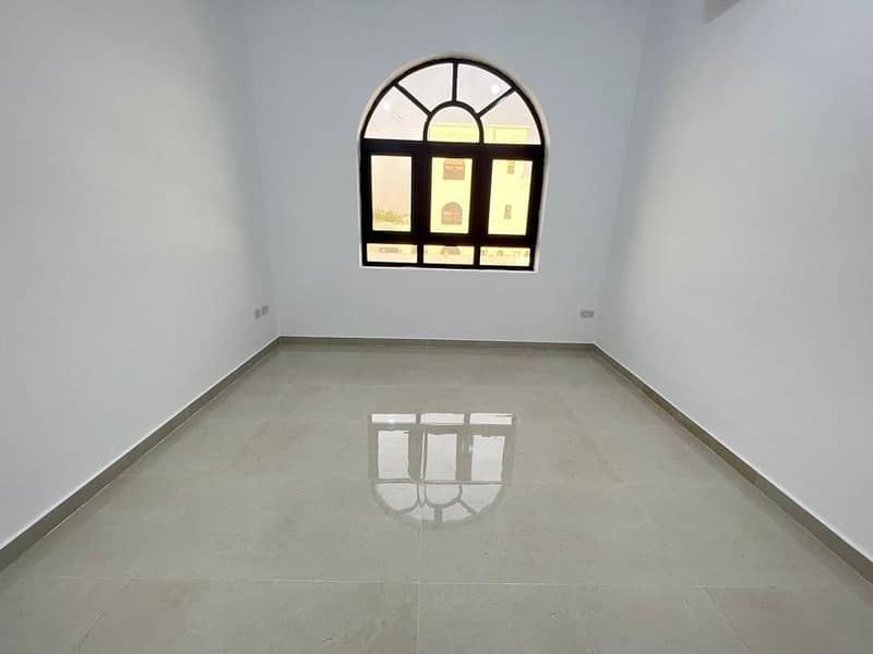 شقة جديدة رائعة ونظيفه بمدينة شخبوط ساكن أول 3600 شهرى