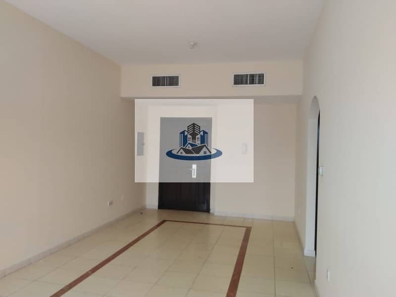 شقة في شارع المطار 1 غرف 37999 درهم - 5914060