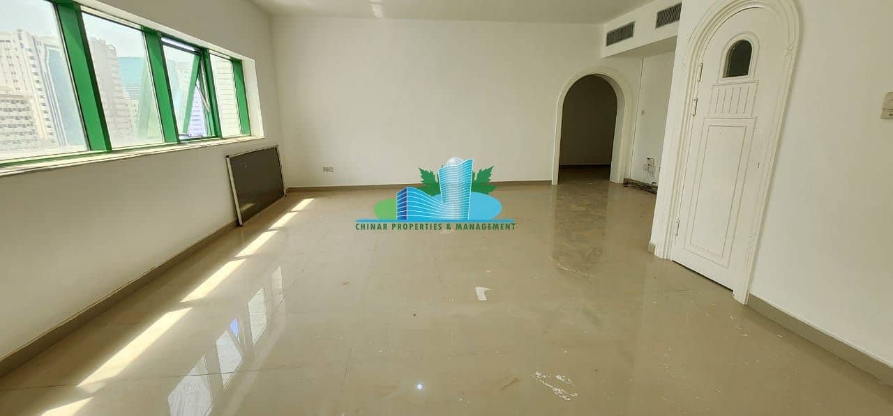 Квартира в улица Аль Наджда, 2 cпальни, 60000 AED - 5907616