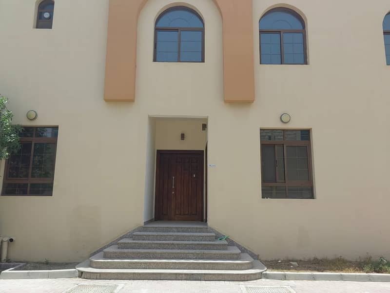 5 BED ROOM VILLA  WITH MAJLIS AND SALAH IN AVAILABLE FOR RENT