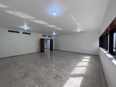 شقة في شارع الشيخ خليفة بن زايد 3 غرف 85000 درهم - 6072242