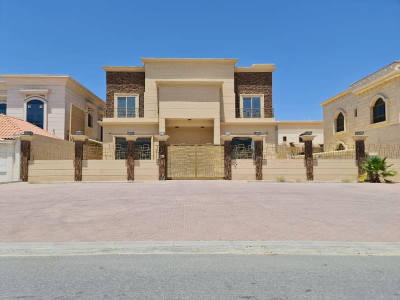 Luxuru villa for rent in A; Raqayeb Ajman  6 master bedrooms in the best location