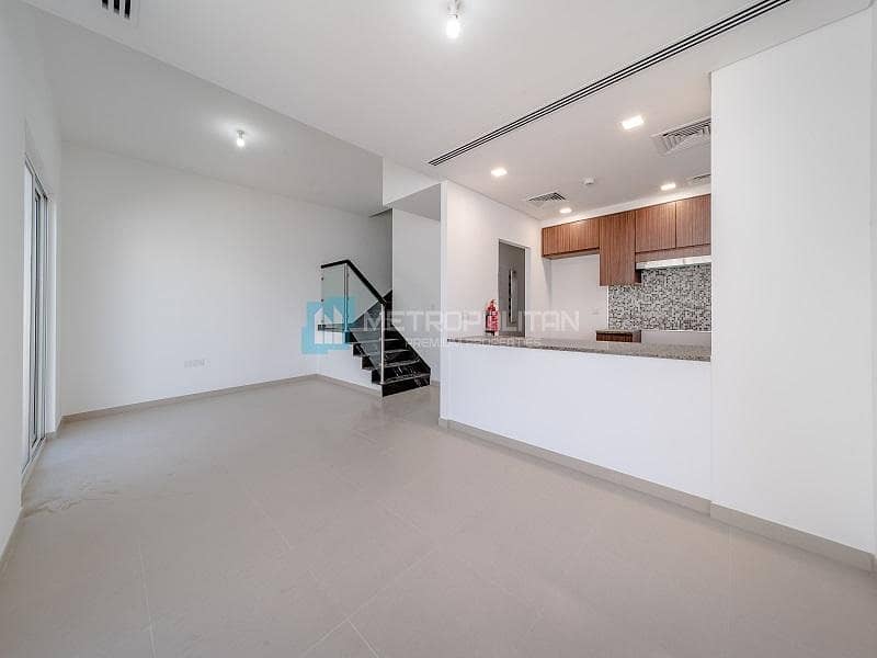 End Unit Townhouse |Brand new and Modern | Vacant