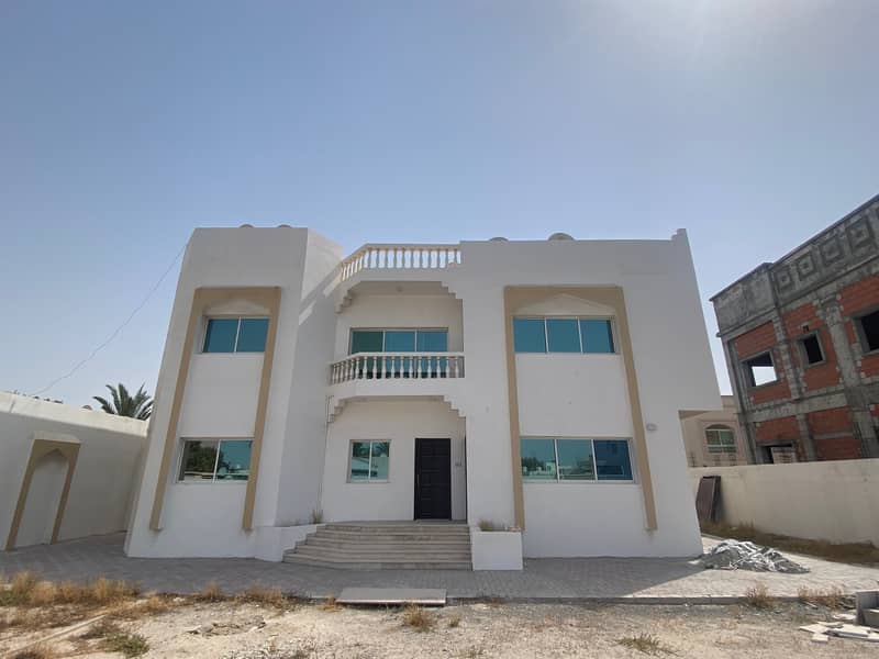 Two-storey villa with two kitchens, six rooms, suitable for two families