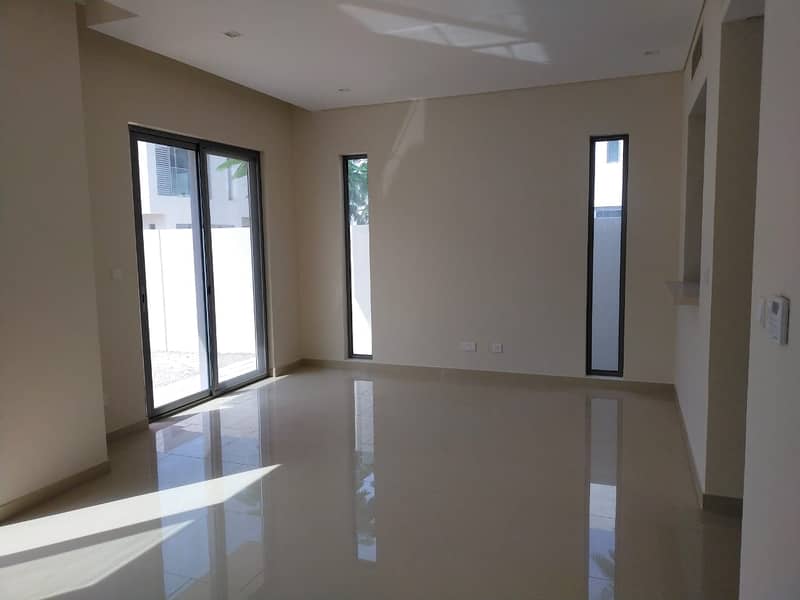 TOWNHOUSE FOR RENT IN AL ZAHIA, MUWAILEH COMMERCIAL