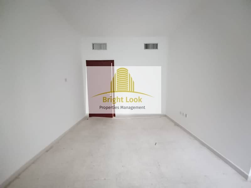 13 Months Offer! Well Maintained 3 BHK with balcony in just 55,000/yearly located on Al Najda Street