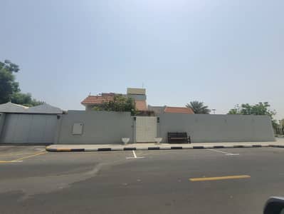 8 B/R  DOUBLE STOREY VILLA WITH SWIMMING POOL AVAILABLEC IN AL MANSOURA AREA  OPPOSITE THE MASJID OF KHALID BIN MOHAMMED