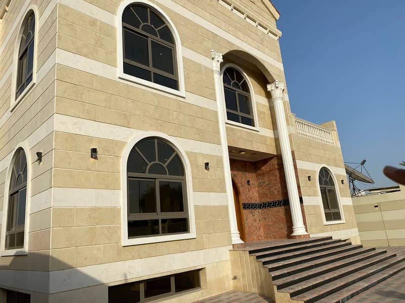 ⚫️ Villa for sale in Al Ramla, Sharjah ⚫️ The villa is deluxe finishing