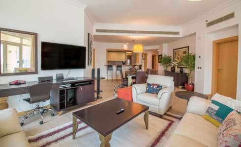 3 Bedroom Flat for Rent in Palm Jumeirah, Dubai - Bespoke 3BR+M with FREE Beach access!