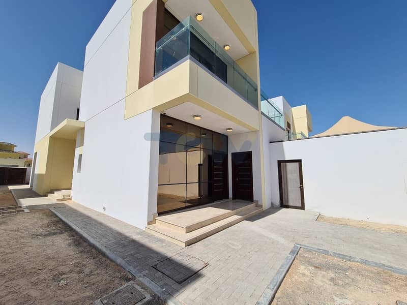 Vacant , brand new villa in Bawabat Al Sharq