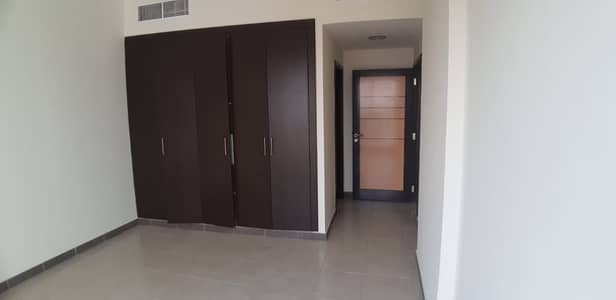 VACANT 1 B/r WITH BALCONY IN  UNIVERSAL  APARTMENT FOR SALE