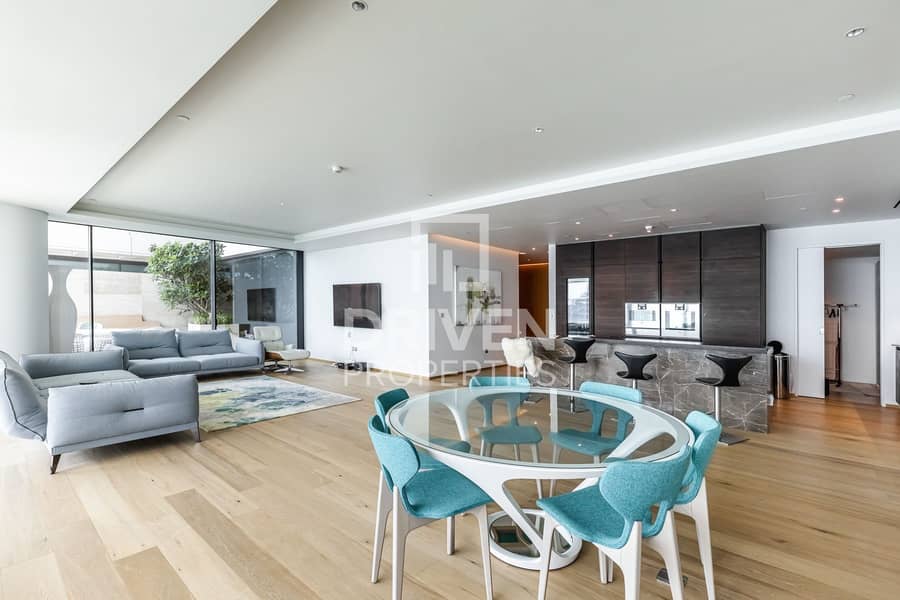 Luxury Waterfront Penthouse W/ Sea Views Luxury Waterfront Penthouse W/ Sea Views