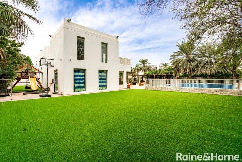 Contempory 6 Bedroom | Private Pool | Sector E