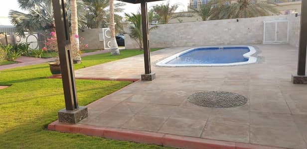 LUXURIOUS INDEPENDENT WITH HUGE GARDEN PRIVATE POOL NEAR SEA